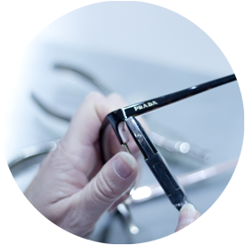taller de reparación de gafas en óptica de donostia